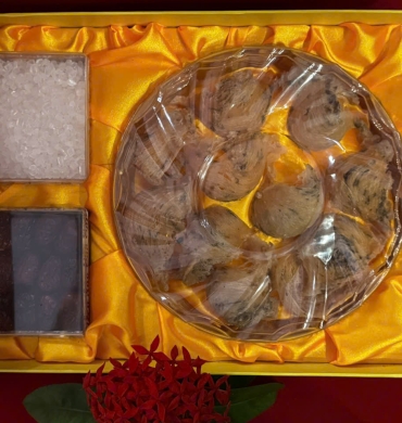 Trọng lượng 200g - Yến thô tự nhiên - Lông nhiều - Tặng kèm nhíp + Táo đỏ + Đường phèn